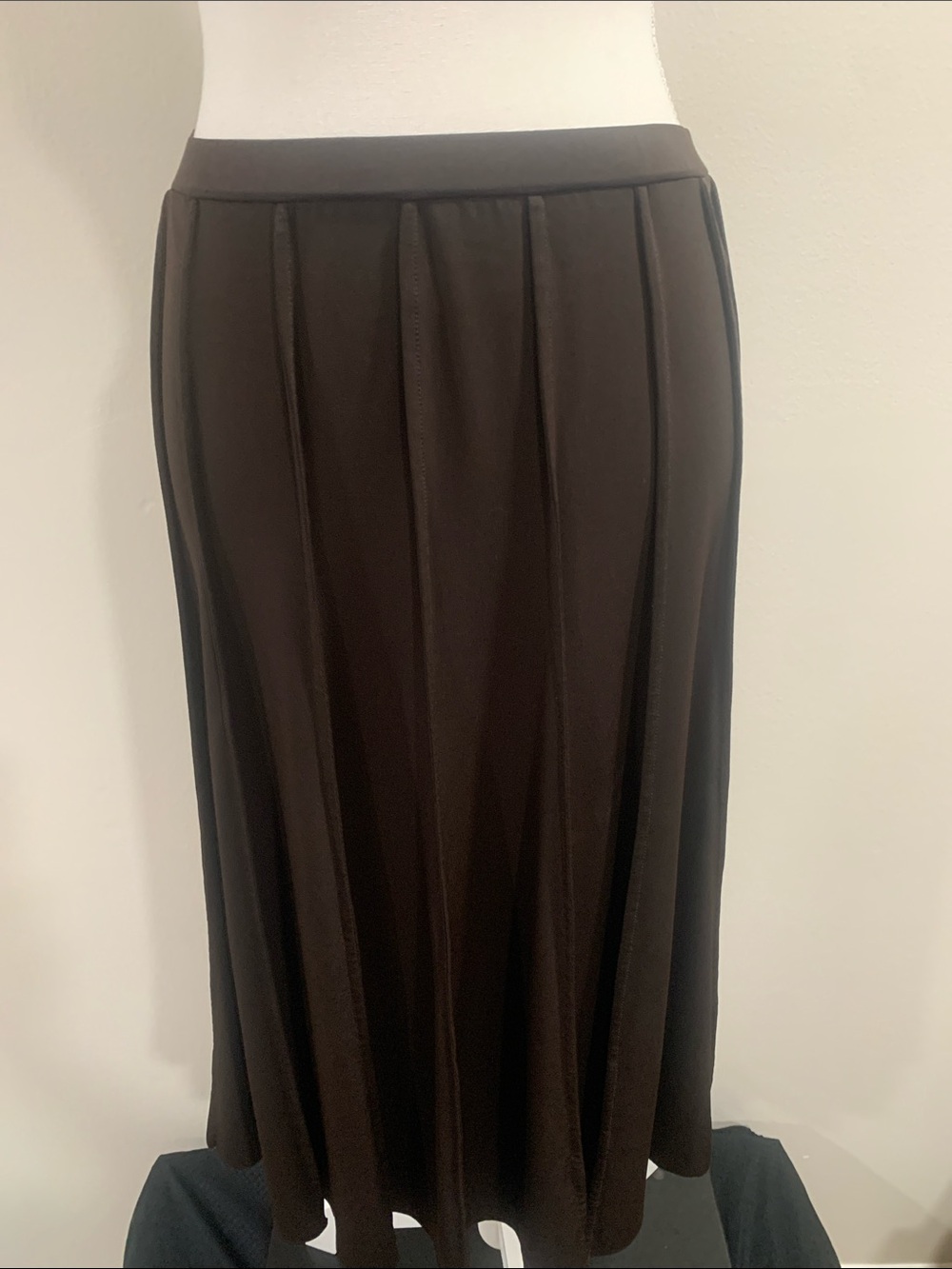 Anne Klein Brown Pleated Skirt – Size M